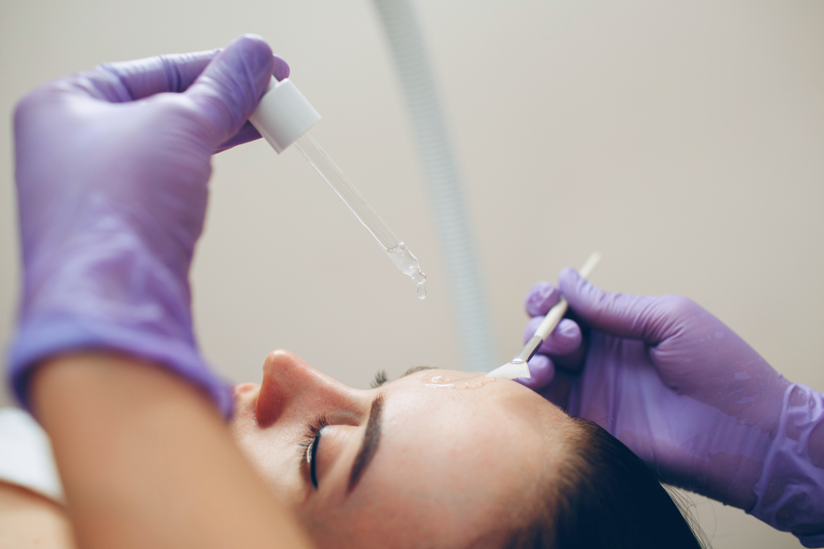 Spezielle Gesichtsbehandlungen bei Zauberhaft Kosmetik für gezielte Hautpflege