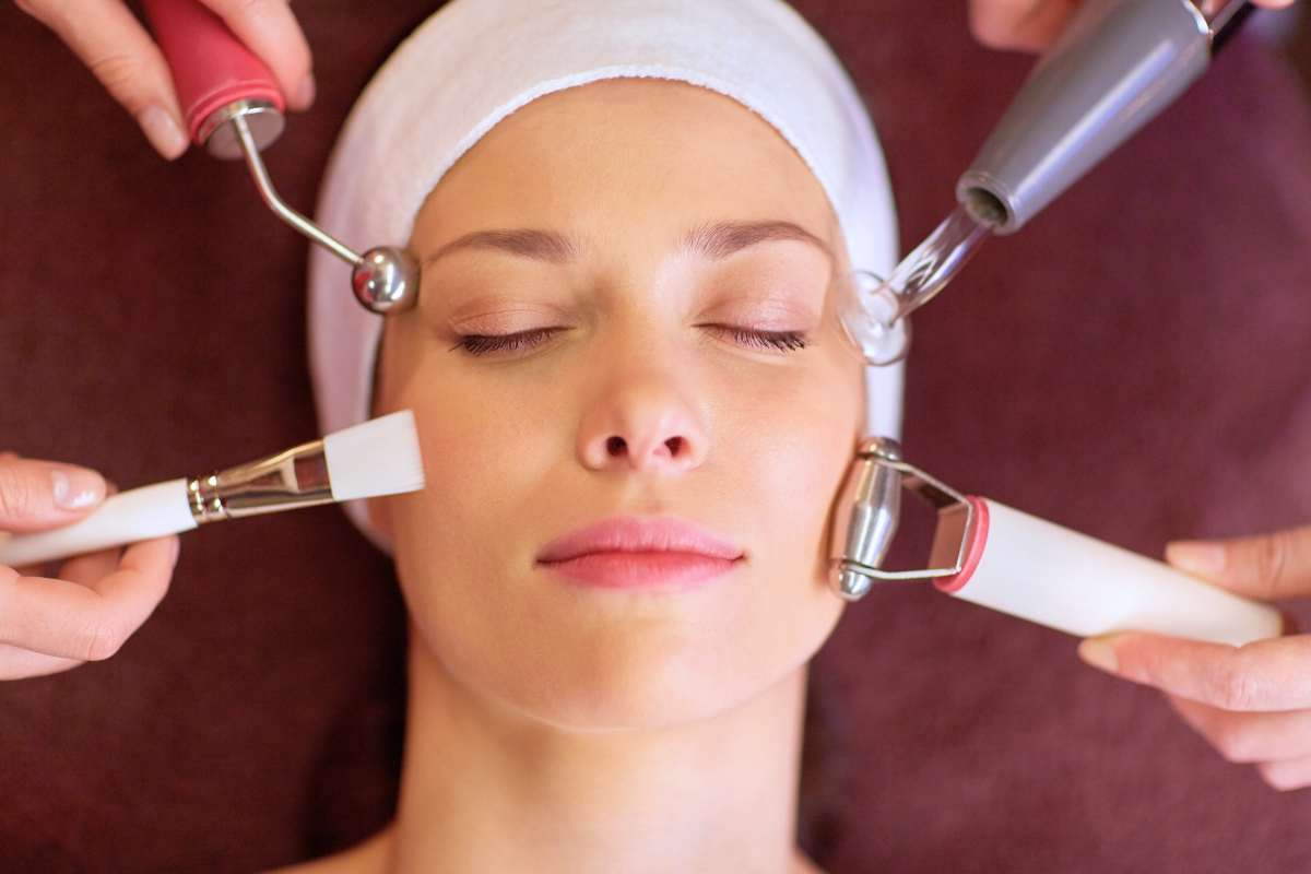 Apparative Gesichtsbehandlung bei Zauberhaft Kosmetik mit moderner Technologie